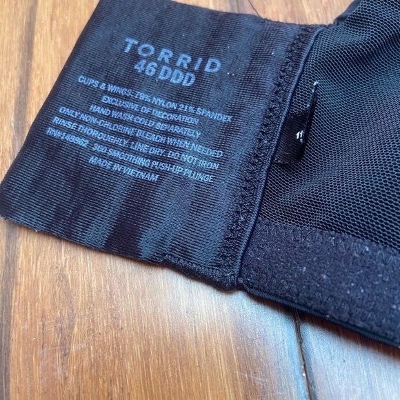 Torrid 46DDD Smoothing Push Plunge Up & Push Plunge Bras Lot Of 2 Black Gray - Picture 15 of 16